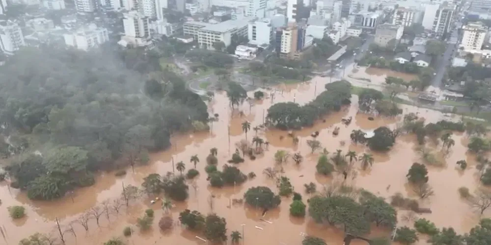 Após dias de chuva forte, rios transbordaram em várias regiões do estado
