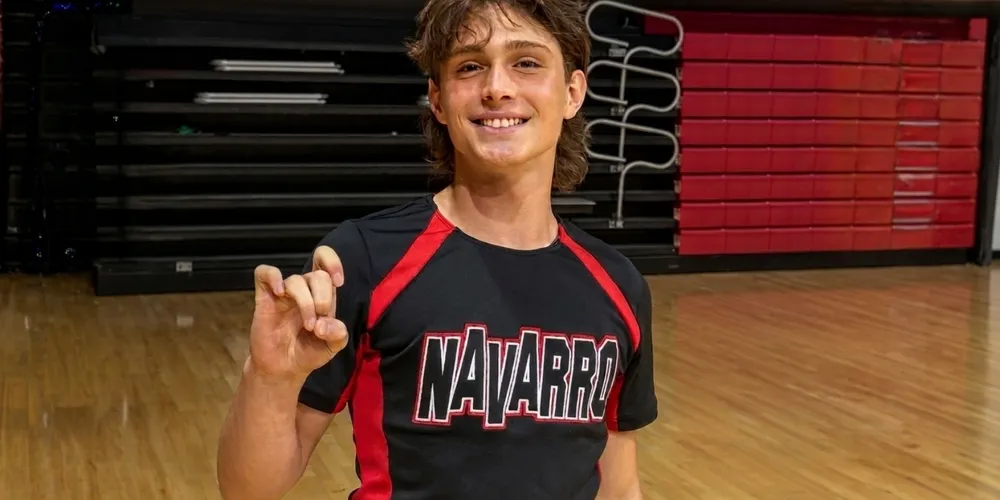O atleta participou do processo de seleção, conhecido como try out.  Heitor enviou vídeos demonstrando suas habilidades e foi selecionado para integrar a equipe da Navarro