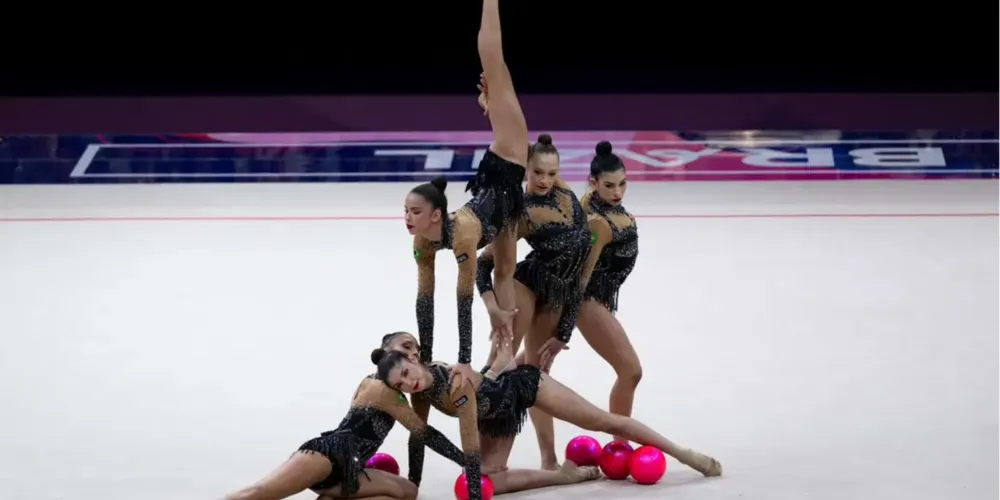 A formação é composta por Maria Eduarda Arakaki, Nicole Pírcio, Sofia Madeira, Maria Paula Caminha e pelas paranaenses Julia Kurunczi e Mariana Gonçalves