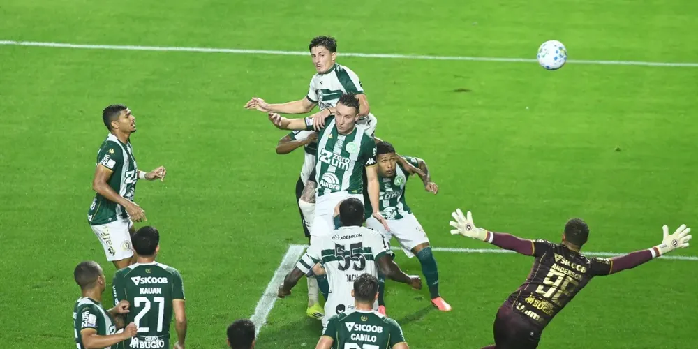Tiago Cóser marcou o gol que abriu a vitória do Coritiba sobre a Chapecoense