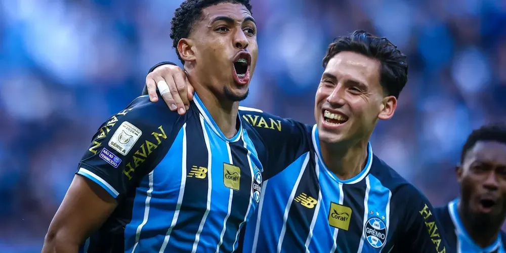 Wallace celebra o primeiro gol do Grêmio contra o São Paulo