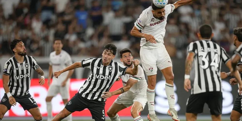 Ignácio sobe sozinho para cabecear e empatar o clássico entre Botafogo e Fluminense pelo Brasileirão