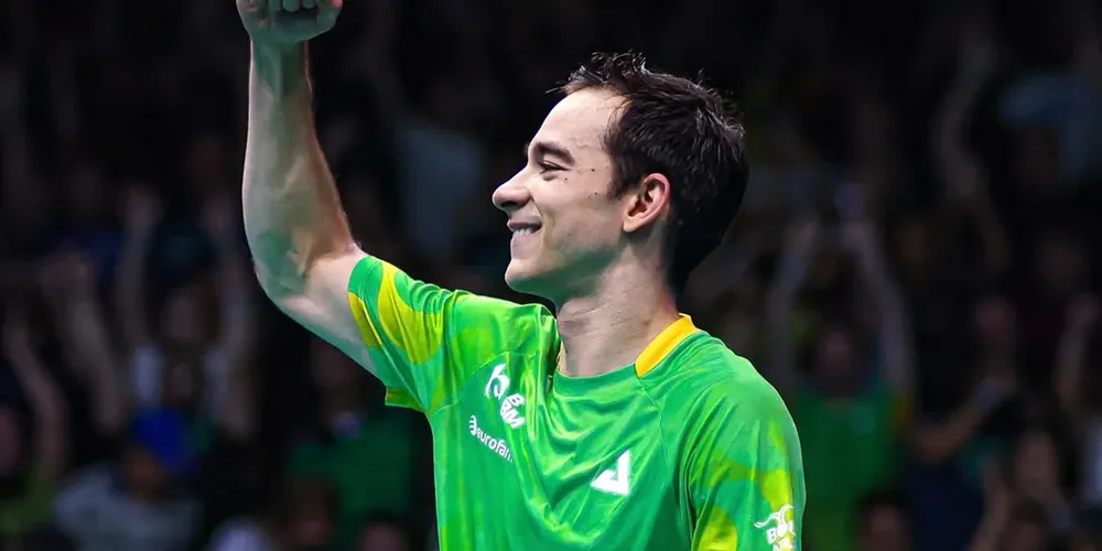 O atleta do Brasil, que contou com forte apoio do torcedores presentes, abriu 3 x 1 na partida