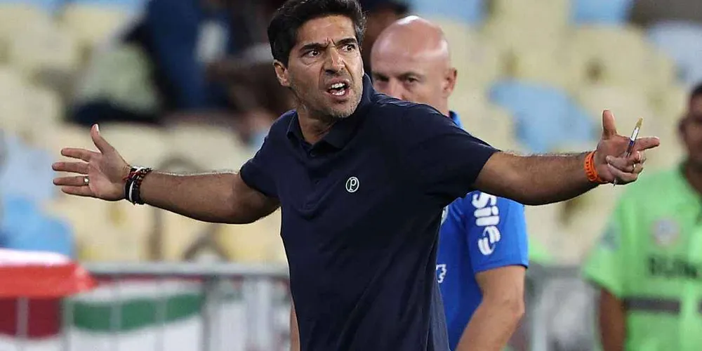 Abel Ferreira durante partida contra o Fluminense neste sábado (15) no Maracanã