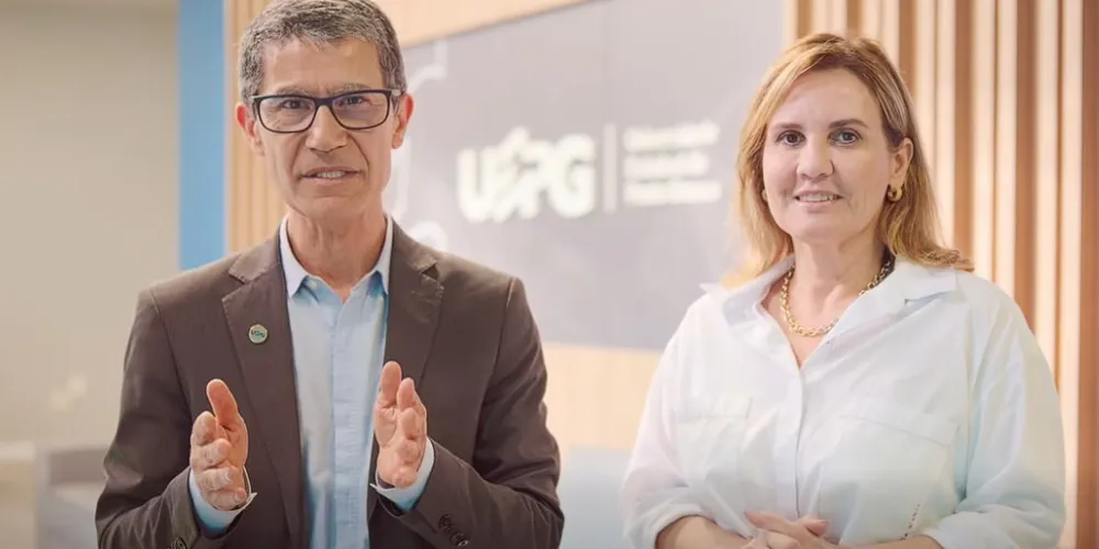 Professor Ivo Mottin Demiate e  professora Adriana Campagnoli