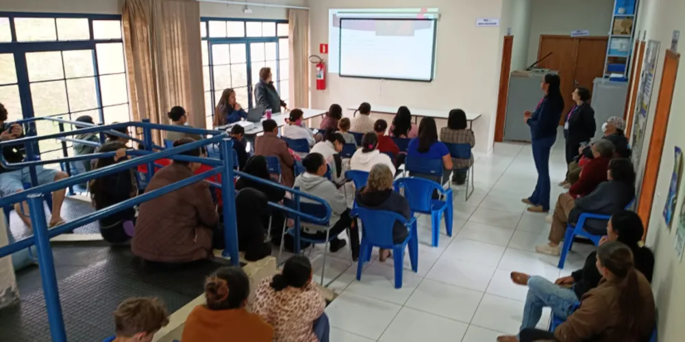 O encontro também abriu espaço para um diálogo sobre relacionamentos saudáveis, fortalecimento da autoestima, autonomia das mulheres e construção de redes de apoio