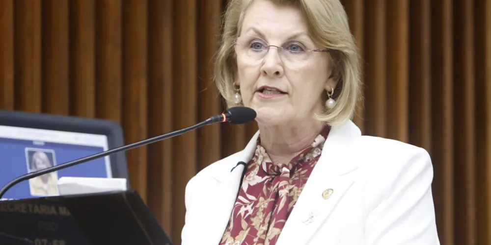 Em discurso no plenário da Assembleia Legislativa, Márcia analisou como as fakenews atuam no indivíduo, mostrando, por exemplo, o impacto das teorias conspiratórias no posicionamento das pessoas – vetor que ganhou enorme força com a onipresença da internet e das redes sociais