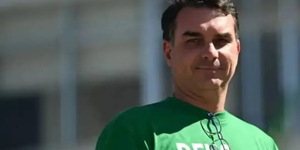 Em um comentário sobre a visita do candidato a Juiz de Fora (MG), que deve ocorrer na segunda-feira, o homem disse "dessa fez deixa cmg", querendo dizer que "dessa vez deixa comigo" e com emojis de faca