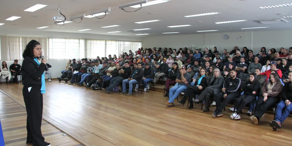 Entre os assuntos abordados estão vigilância epidemiológica, legislação do setor e as atribuições de motoristas e monitores no dia a dia