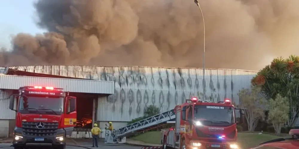 Após mais de 16 horas de combate, o fogo foi controlado na manhã desta quinta-feira, 16