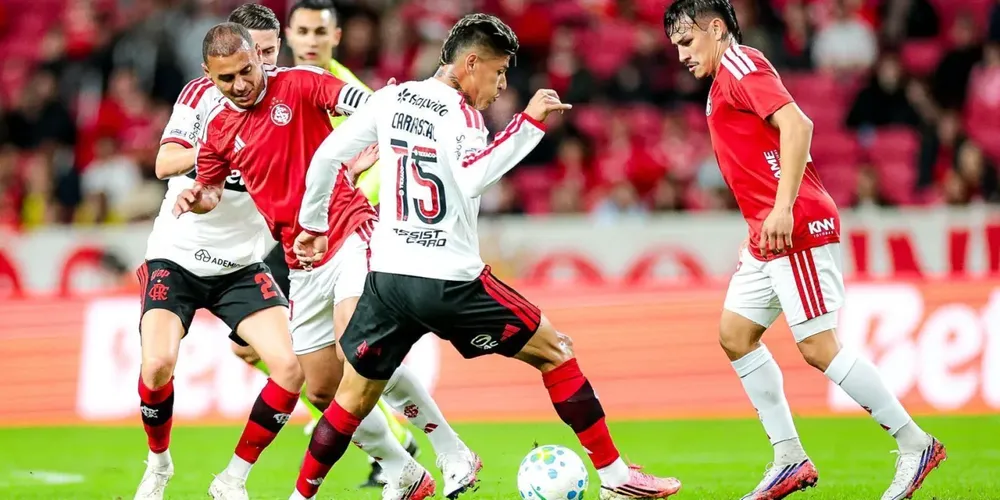 Momento de Internacional x Flamengo pelo Campeonato Brasileiro