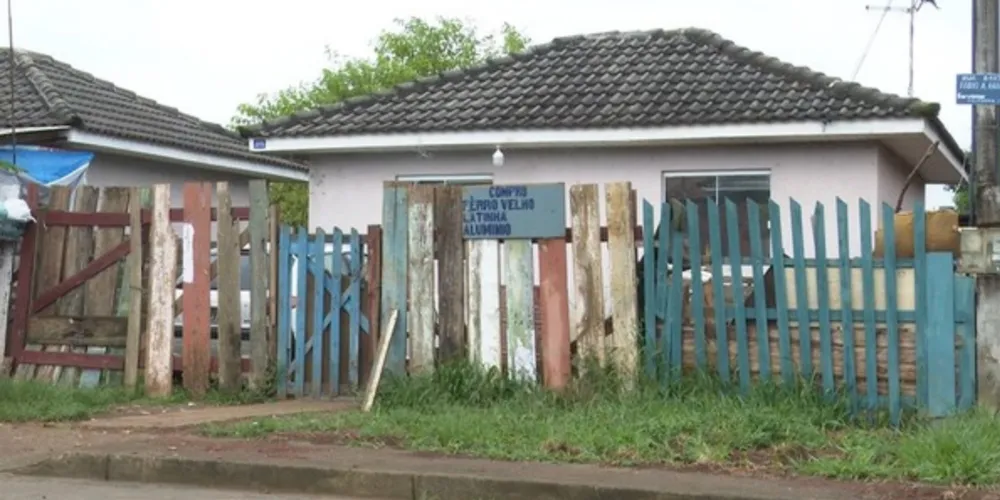 Mãe e filha foram encontradas mortas dentro de casa