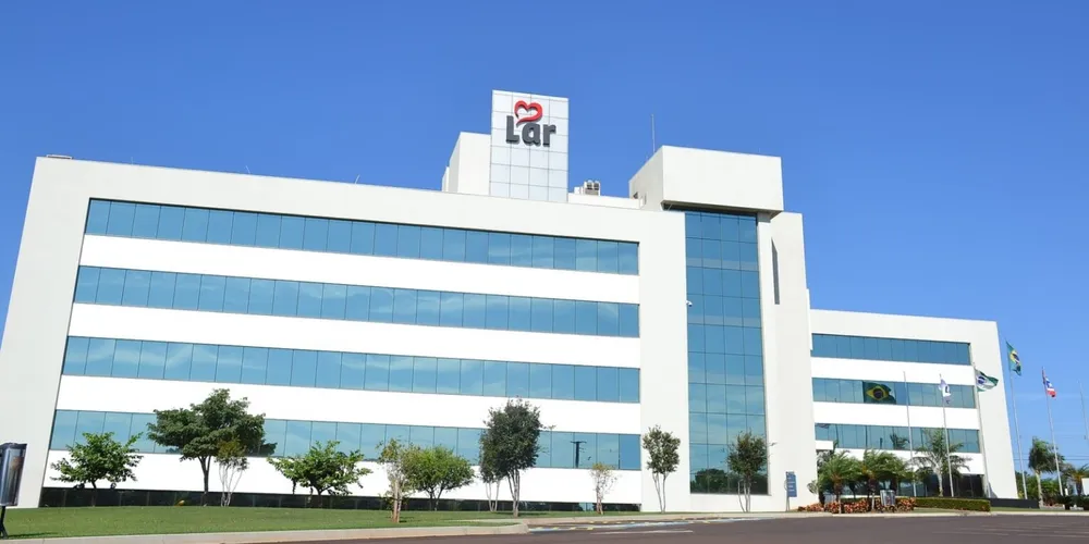 Lar capta investimento via BNDES para ampliar estruturas de armazenagem de grãos e avicultura no Extremo Oeste do Paraná