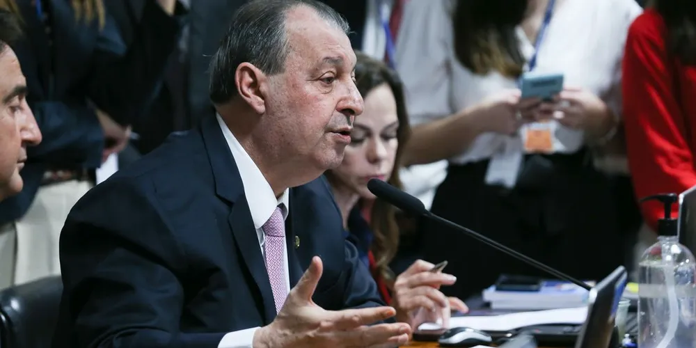 Como o próprio parlamentar já havia anunciado anteriormente, ele manteve integralmente o texto aprovado pela Câmara dos Deputados e rejeitou as 12 emendas apresentadas na Comissão de Constituição e Justiça (CCJ) do Senado