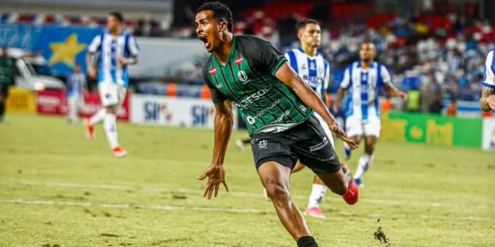 Raí Natalino comemora gol do Maringá contra o Paysandu