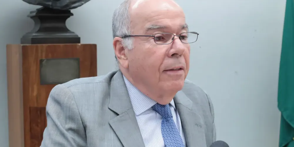 O ministro das Relações Exteriores, Mauro Vieira, durante audiência na Câmara dos Deputados