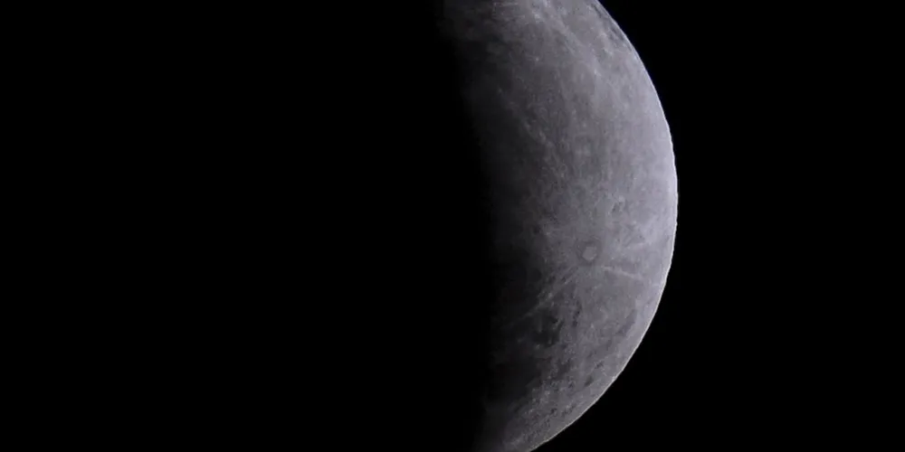 A astrônoma do Observatório Nacional Josina Oliveira do Nascimento disse que esse tipo de eclipse ocorre toda vez que a Lua entra na sombra da Terra, formada pela incidência do Sol