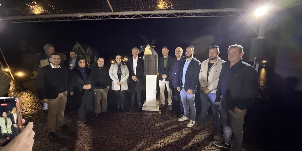Lideranças municipais acompanharam a inauguração