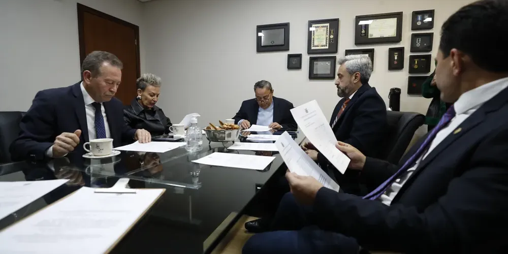 Reunião ocorreu após a Sessão Plenária desta segunda-feira (13)