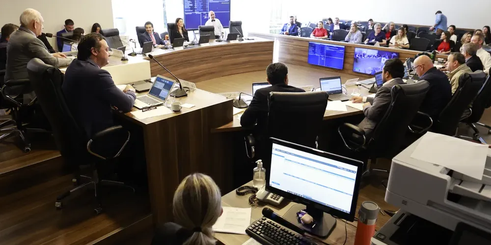 Reunião ocorreu na manhã desta terça-feira (18)