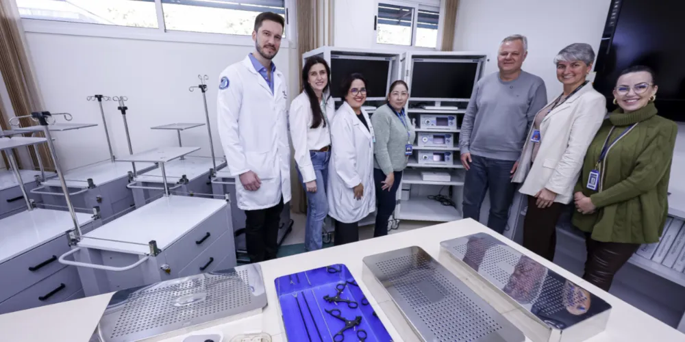 A entrega teve a presença do prefeito Gustavo Botogoski; da secretária municipal de Saúde, Renata Knopik Botogoski; da diretora do Departamento de Urgência e Emergência, Ana Maria Taborda, e da direção do hospital