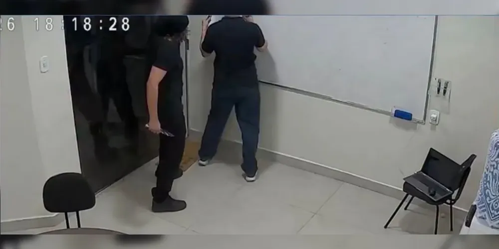 Até a última atualização, a unidade de saúde não havia divulgado informações sobre o quadro clínico do professor