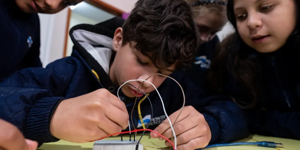 Mais de 50 escolas municipais de Ponta Grossa possuem laboratórios fixos com recursos tecnológicos