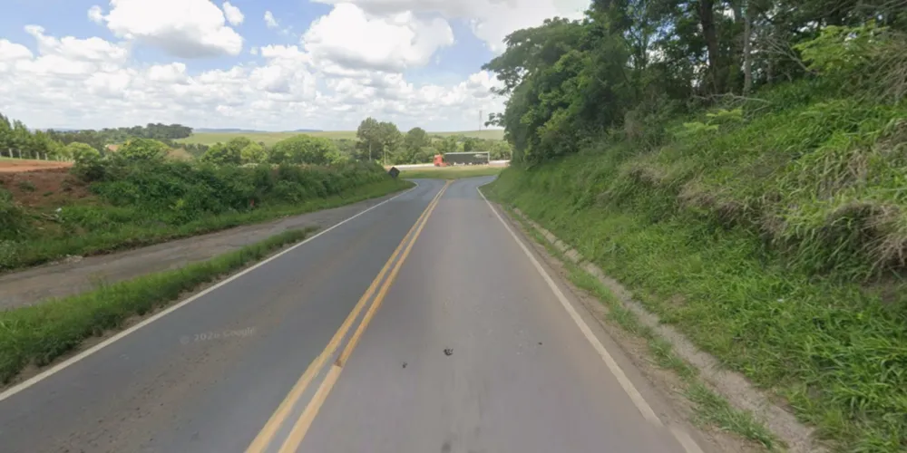 Caminhão de GLP tombado fecha rodovia por sete horas em Ponta Grossa