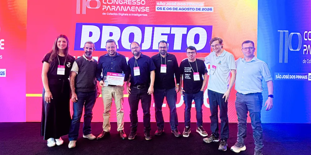 Marcos Barbosa, secretário de Ciência, Tecnologia e Inovação recebeu o prêmio em nome do Município