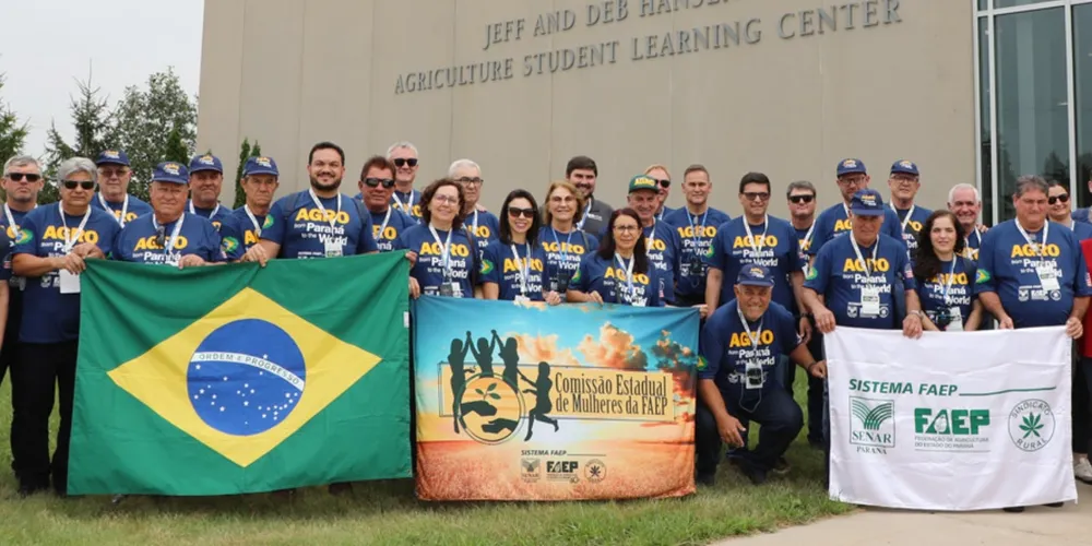 Comitiva de produtores rurais do Paraná acompanha apresentação de pesquisas com sensoriamento remoto e uso de drones para monitoramento de safras e rebanhos no Centro-Oeste norte-americano