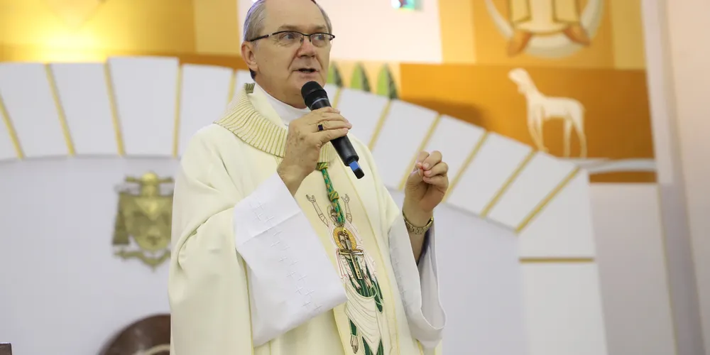 Em sua mensagem, o bispo manifestou consternação com a tragédia que atingiu a região e dirigiu palavras de consolo à população