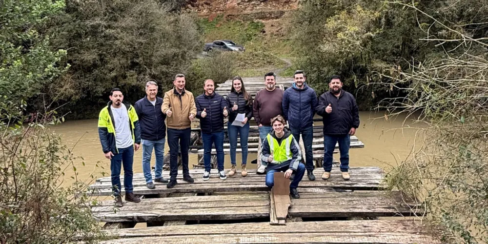 Os prefeitos estiveram na ponte acompanhando a empreiteira que, em breve, dará início aos serviços de recuperação