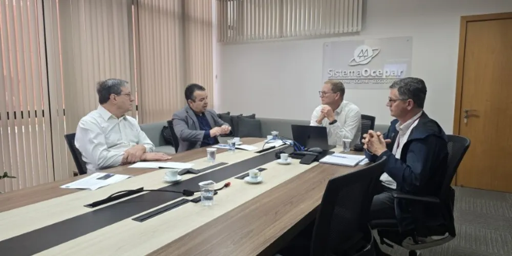 Reunião de apresentação da proposta de criação da Remcoop-PR entre dirigentes do Simepar e do Sistema Ocepar, realizada em Curitiba