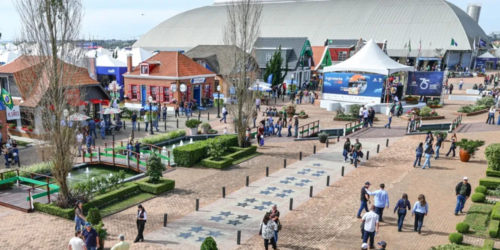 Sistema FAEP mobiliza produtores rurais e estudantes em feira de tecnologia leiteira no Paraná