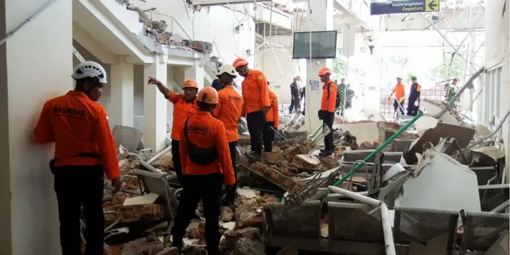 Equipes de resgate encontraram 20 mortos, seis feridos e duas pessoas presas sob os escombros
