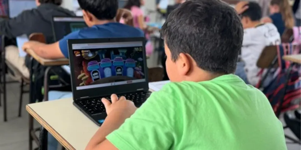 Os Chromebooks permitem que as escolas diversifiquem as atividades pedagógicas
