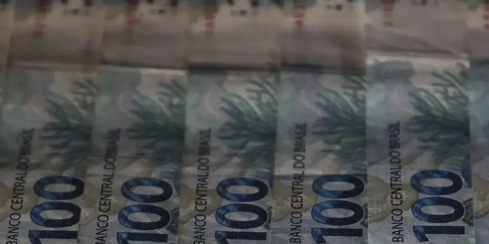 Foram quitados débitos em atraso de três Estados e quatro prefeituras