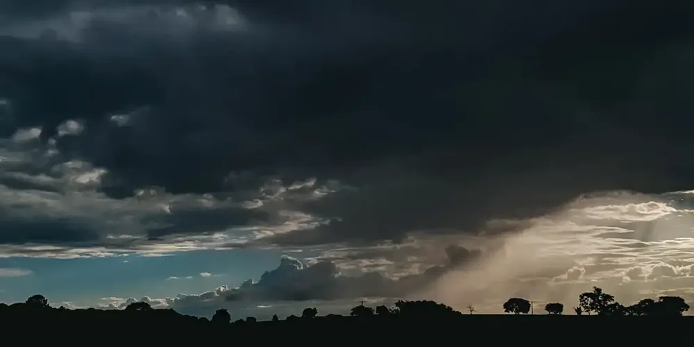 Este tipo de alerta abrange previsão de chuva superior a 60 milímetros por hora (mm/h)