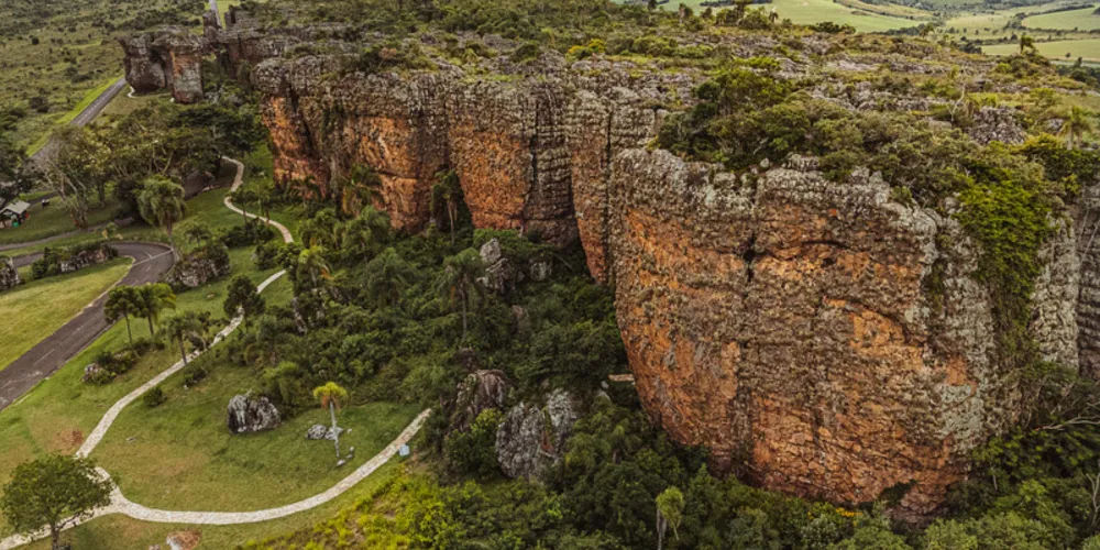 A promoção é válida até 15 de agosto e é uma oportunidade para famílias vivenciarem a paisagem dos arenitos