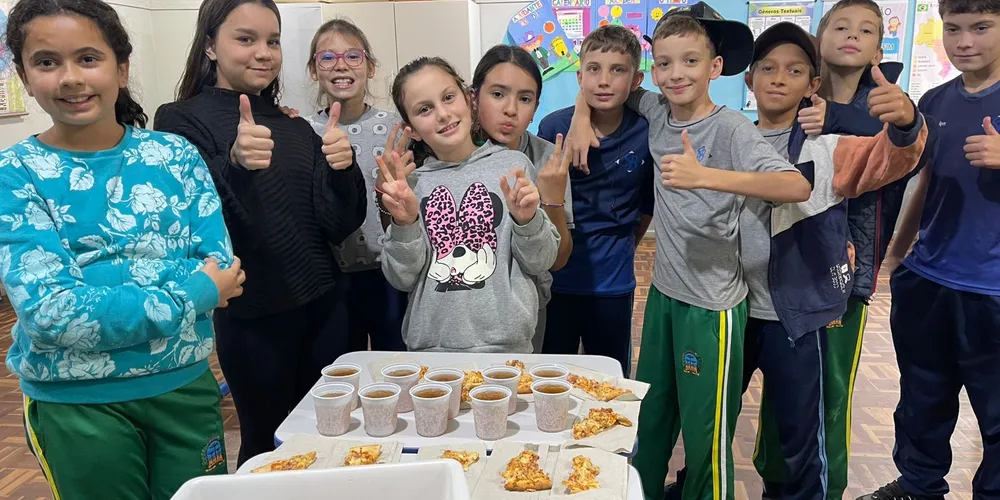 A dinâmica possibilitou a participação da turma e permitiu visualizar, na prática, a relação entre o inteiro e suas partes