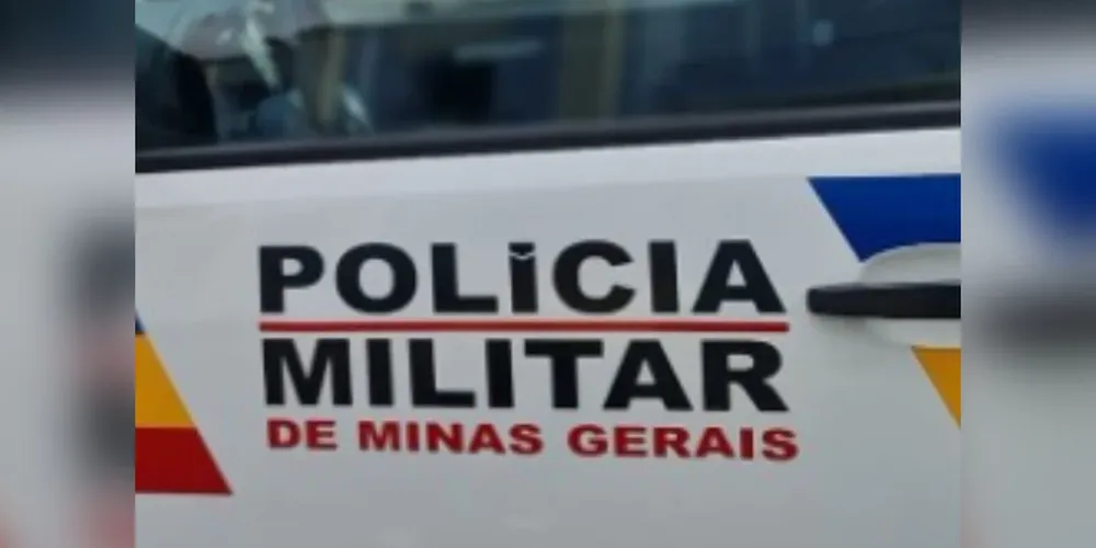 A PM foi acionada e começou a busca pelos suspeitos que fugiram a pé.