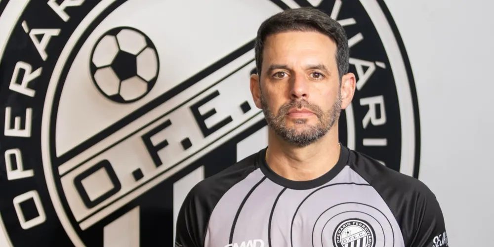 Com mais de duas décadas de atuação no futebol, Hugo iniciou sua carreira em 2004