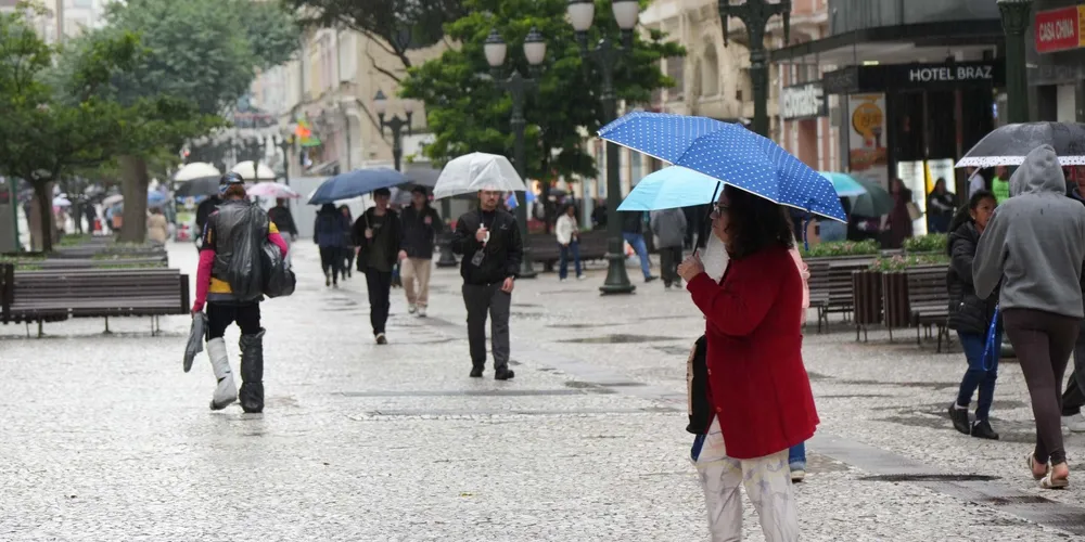 O aumento da umidade por conta desta frente fria já ocasionou pancadas de chuva isoladas nesta segunda-feira (20)