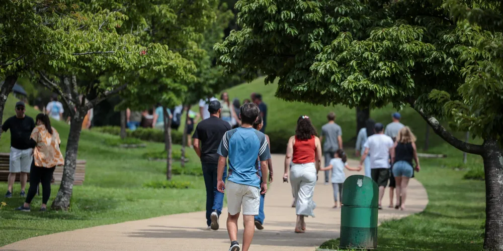 As mudanças nas condições atmosféricas ocorrem devido a aproximação de uma nova frente fria
