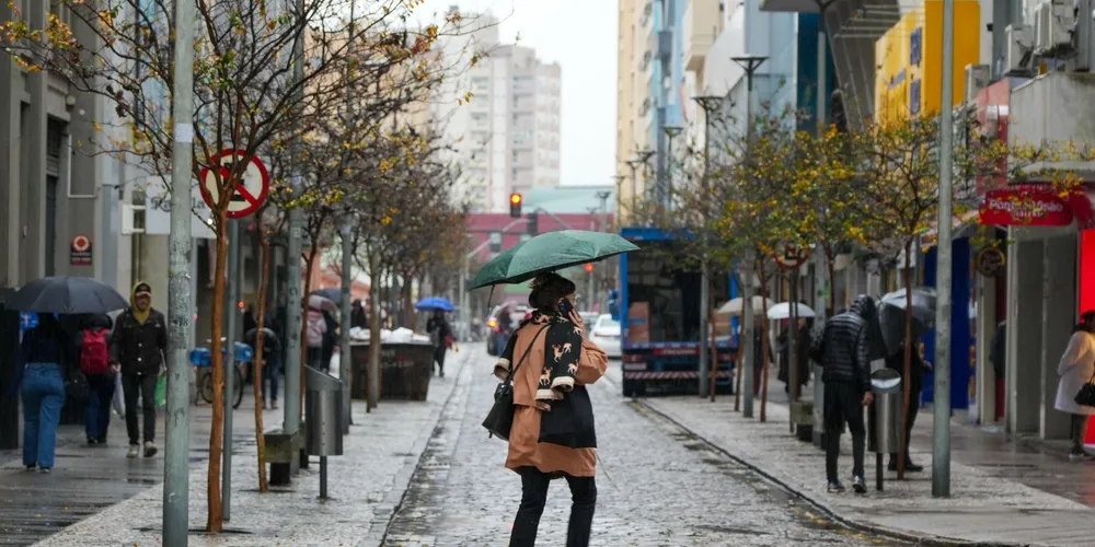 De acordo com o Simepar, a partir de quinta-feira (06), uma frente fria trará chuva a todas as regiões do Estado