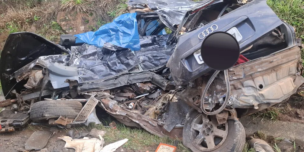 Com o impacto da batida, o condutor do Audi A3 não resistiu aos ferimentos e morreu ainda no local