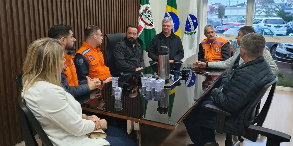 Equipes do 2º Núcleo de Atuação Regional (NAR) da Defesa Civil Estadual trabalham no local em auxílio ao município no levantamento dos prejuízos