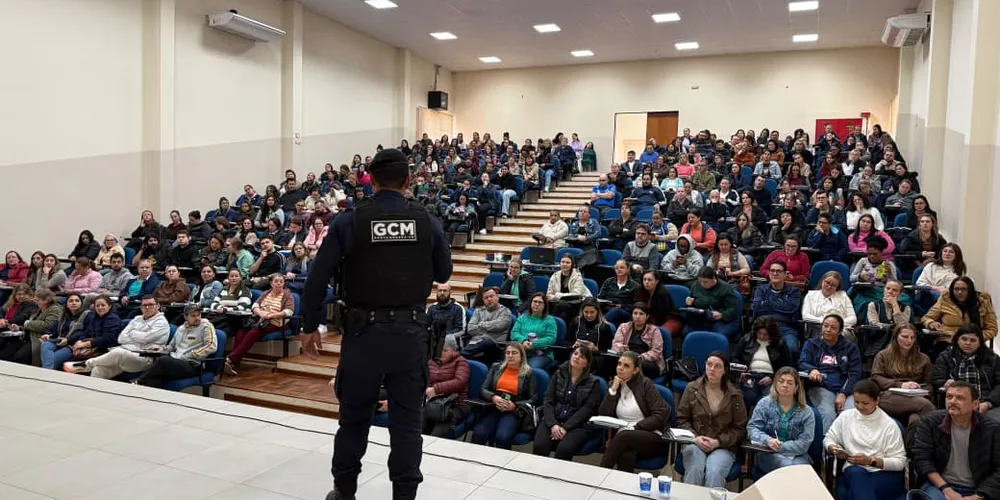 Durante o encontro, o Grupamento de Ronda Comunitária Escolar Municipal (GRCEM) apresentou os dados e resultados obtidos até o momento por meio da campanha "Não Ande Sozinho"