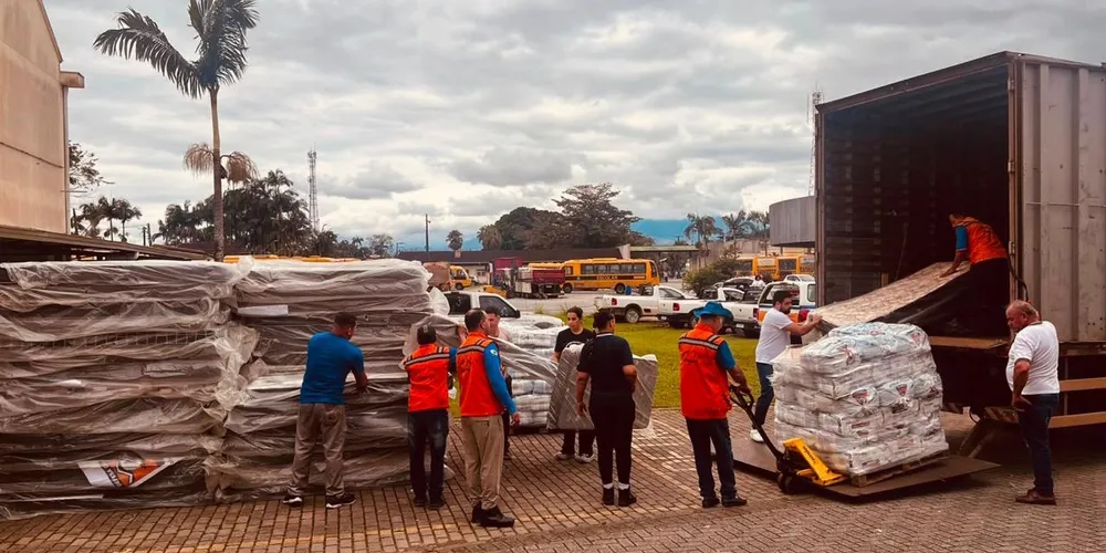 A Defesa Civil Estadual destinou, no total, 32 mil telhas para seis cidades, desde o registro das ocorrências, além de 560 cestas básicas, 660 colchões de solteiro, 635 kits dormitório , 325 kits higiene e 245 kits limpeza.