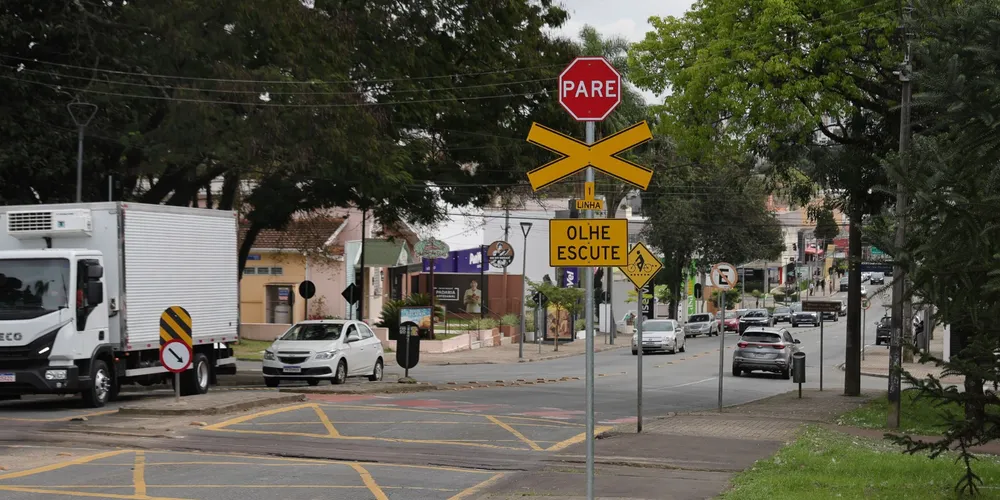 O objetivo da ação é que o transporte de cargas seja suspenso, uma vez que o trilho está localizado em uma região densamente povoada, o que acaba ocasionando inúmeros acidentes